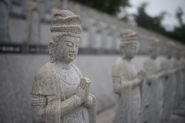 statue zen buddha
